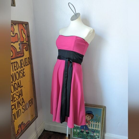 Vintage Hot Pink and Black Strapless Dress by Ruby Rox Size 7 - Picture 3 of 8